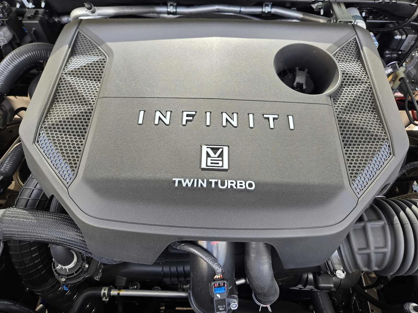 New 2026 2T RADIANT WHIT INFINITI Autograph 4WD image 21