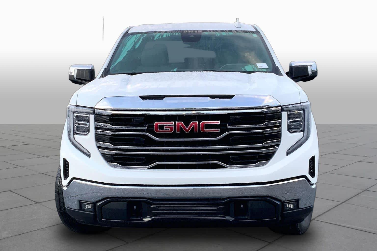 Used 2023 Summit White GMC SLT image 4