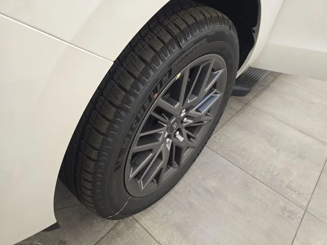 New 2026 Star White Metallic Tri-Coat Ford MAX Platinum® image 46