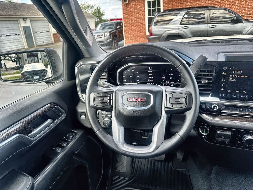 Used 2024 White GMC Elevation image 14