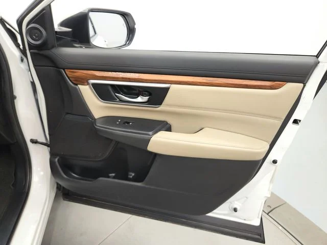 Used 2017 White Honda Touring image 34