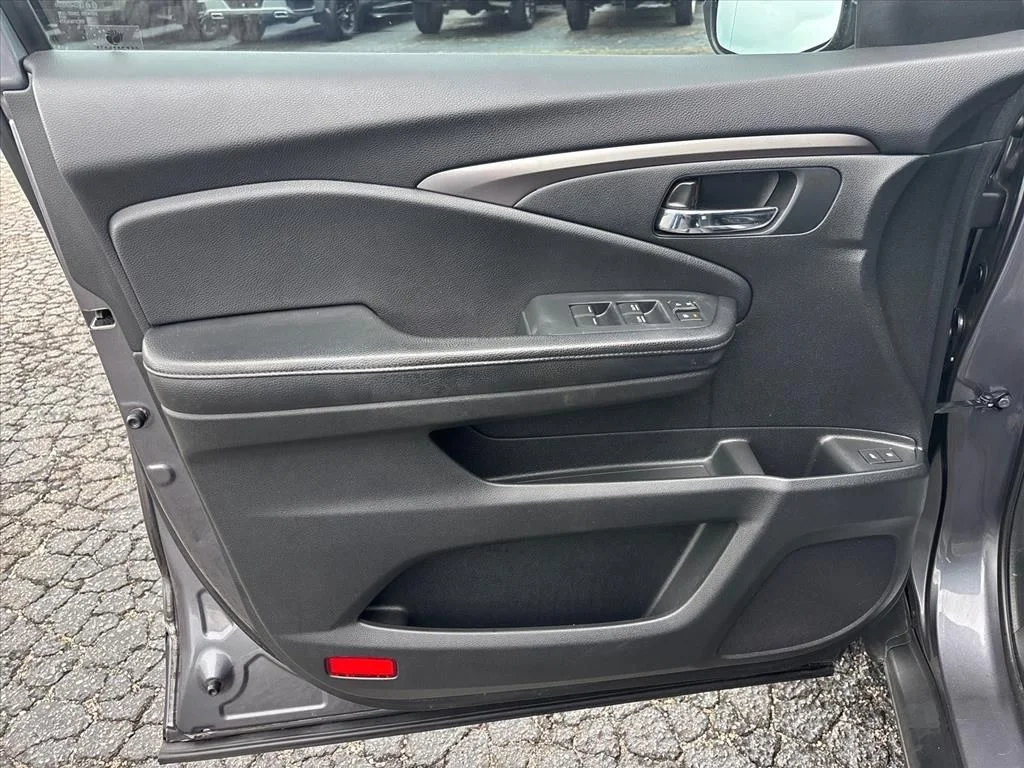 Used 2016  Honda EX-L image 25