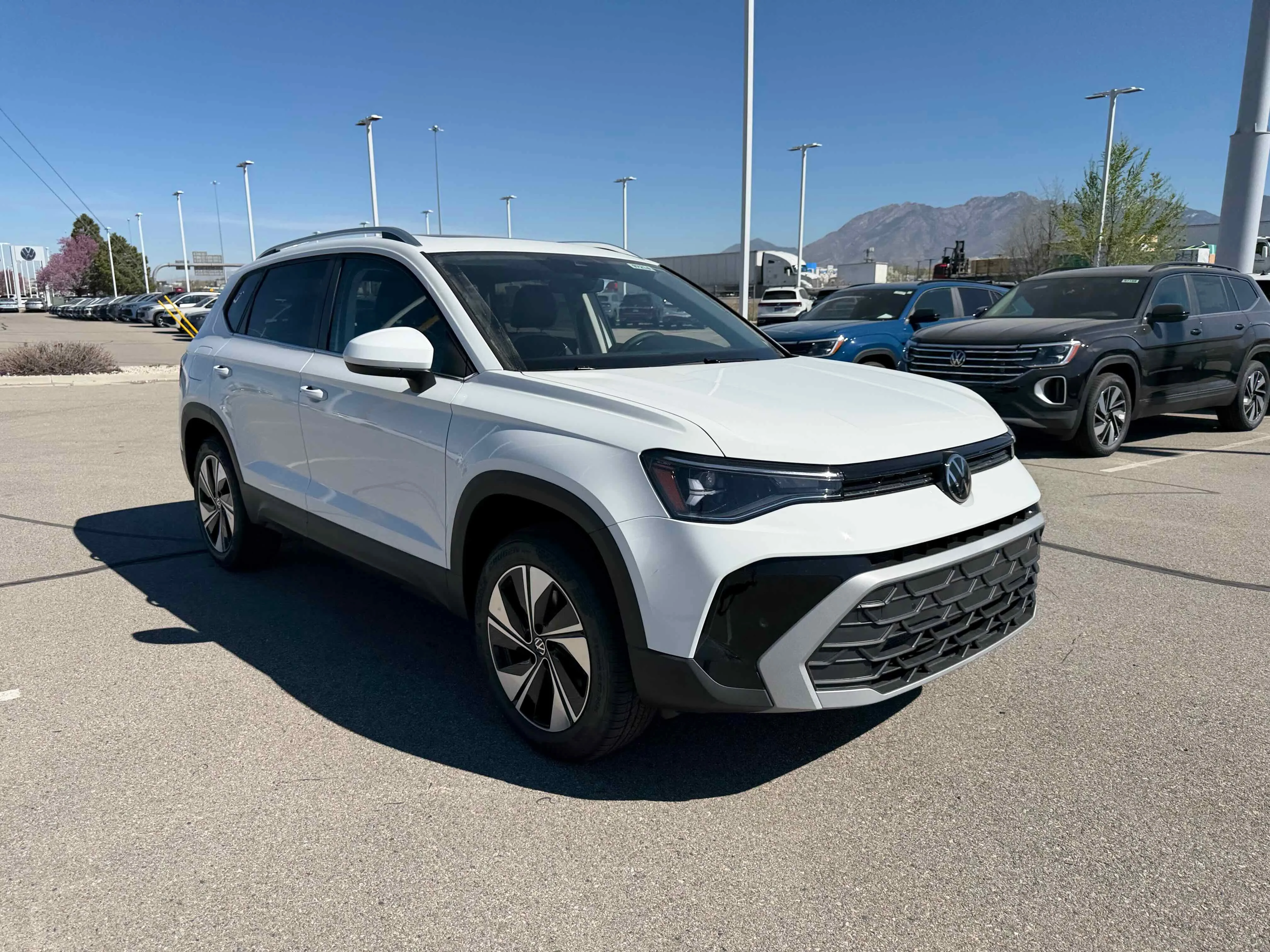 New 2026 Pure White Volkswagen SE image 9