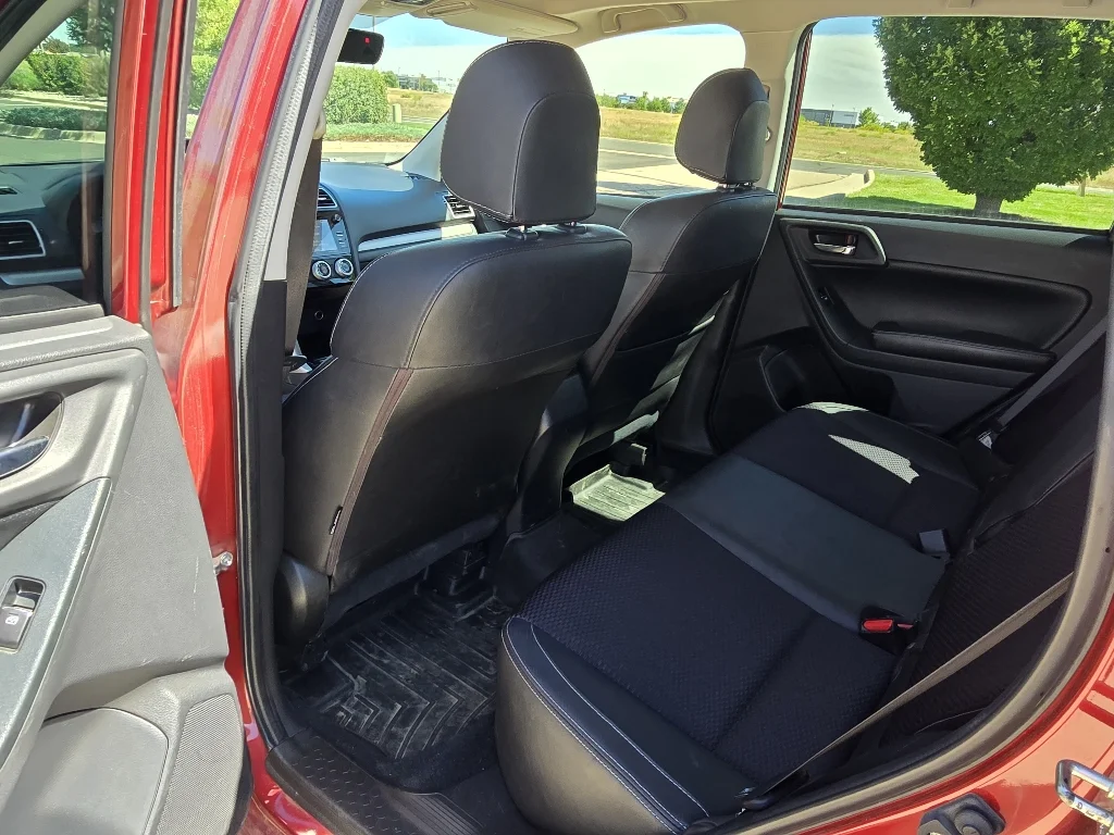 Used 2018 Venetian Red Pearl Subaru Premium image 13