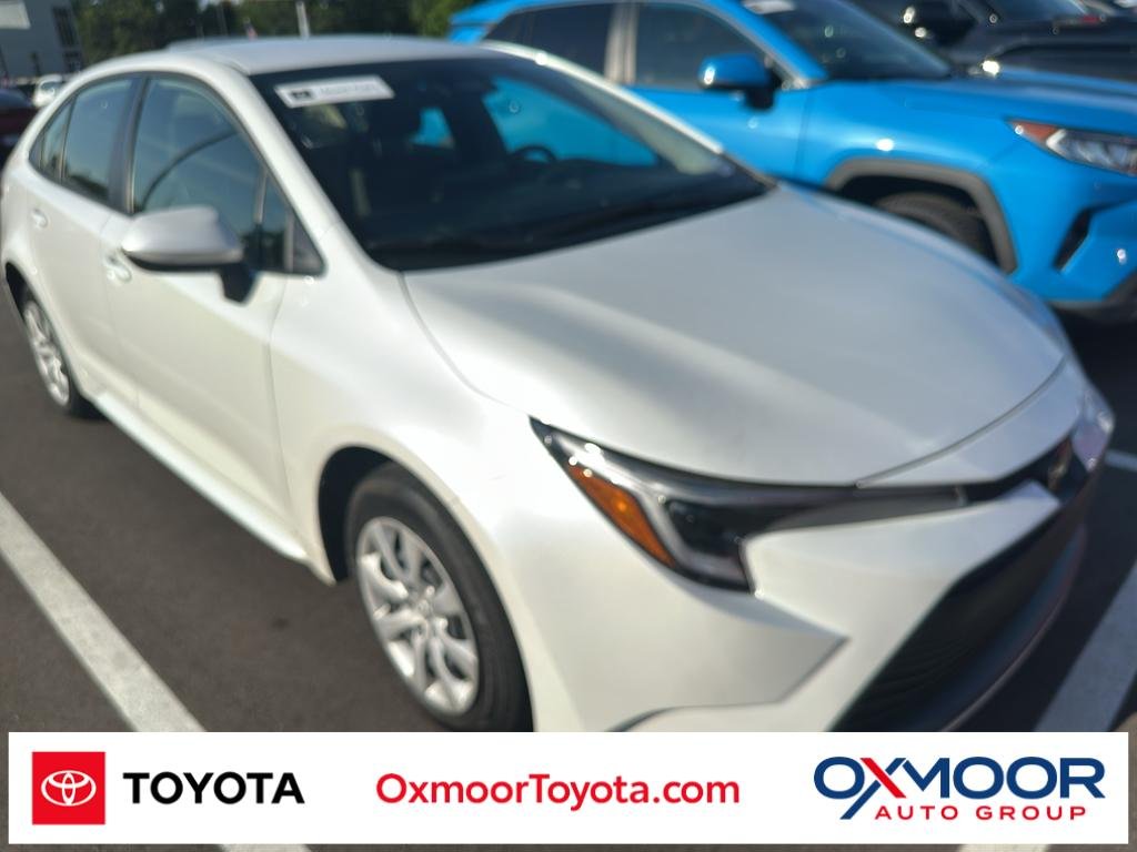 Used 2026 Wind Chill Pearl Toyota Hybrid LE image 1