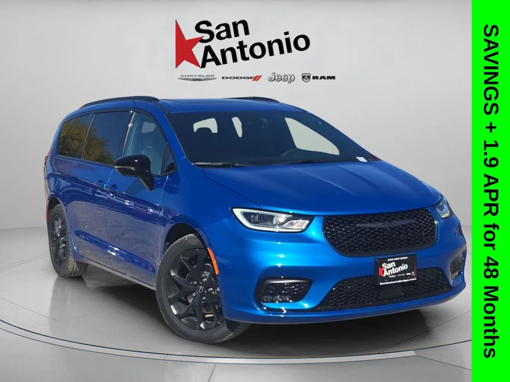 2026 Chrysler Pacifica Limited's photo