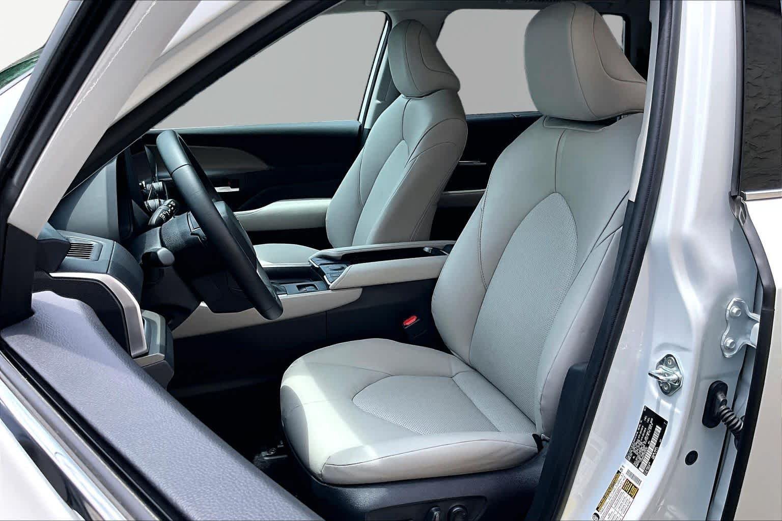 Used 2024 Wind Chill Pearl Toyota XLE image 8