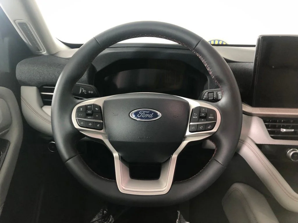 New 2026 Space White Metallic Ford Active image 8