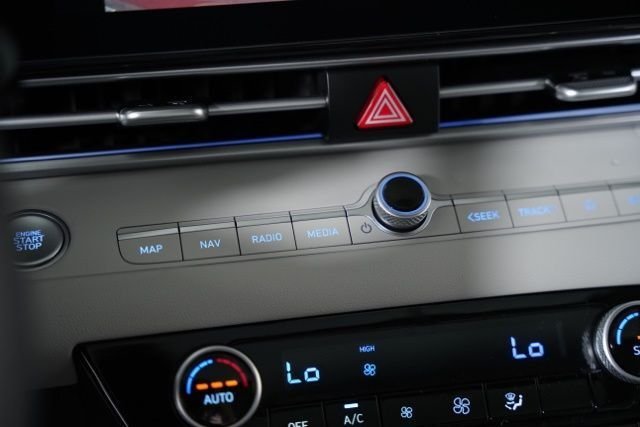 2025 Hyundai Elantra Limited - Photo 11