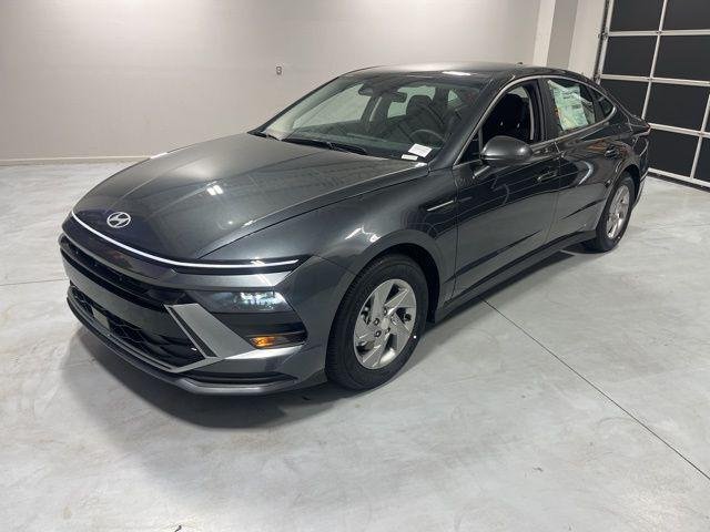 New 2026 Gray Hyundai SE image 3