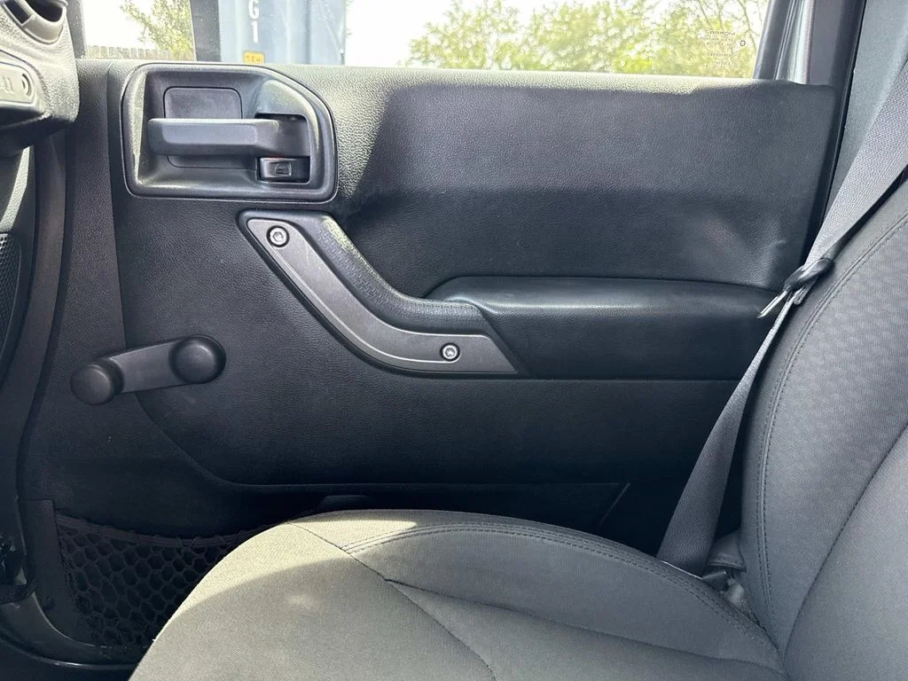 Used 2017 Gray Jeep Unlimited Sport image 28