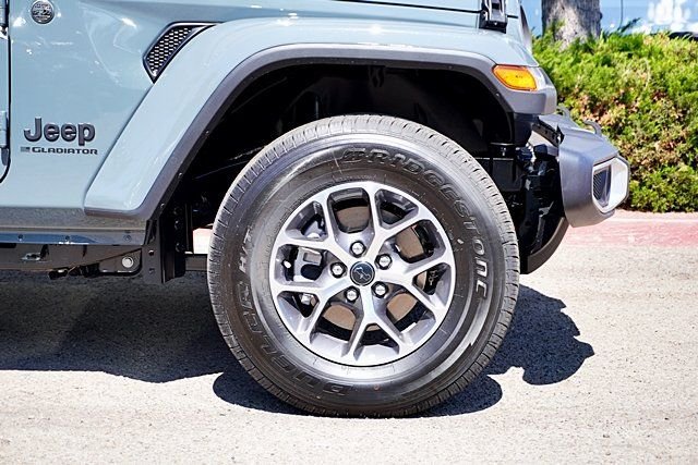 New 2025 Anvil Clear-Coat Exterior Paint Jeep Sport S image 8