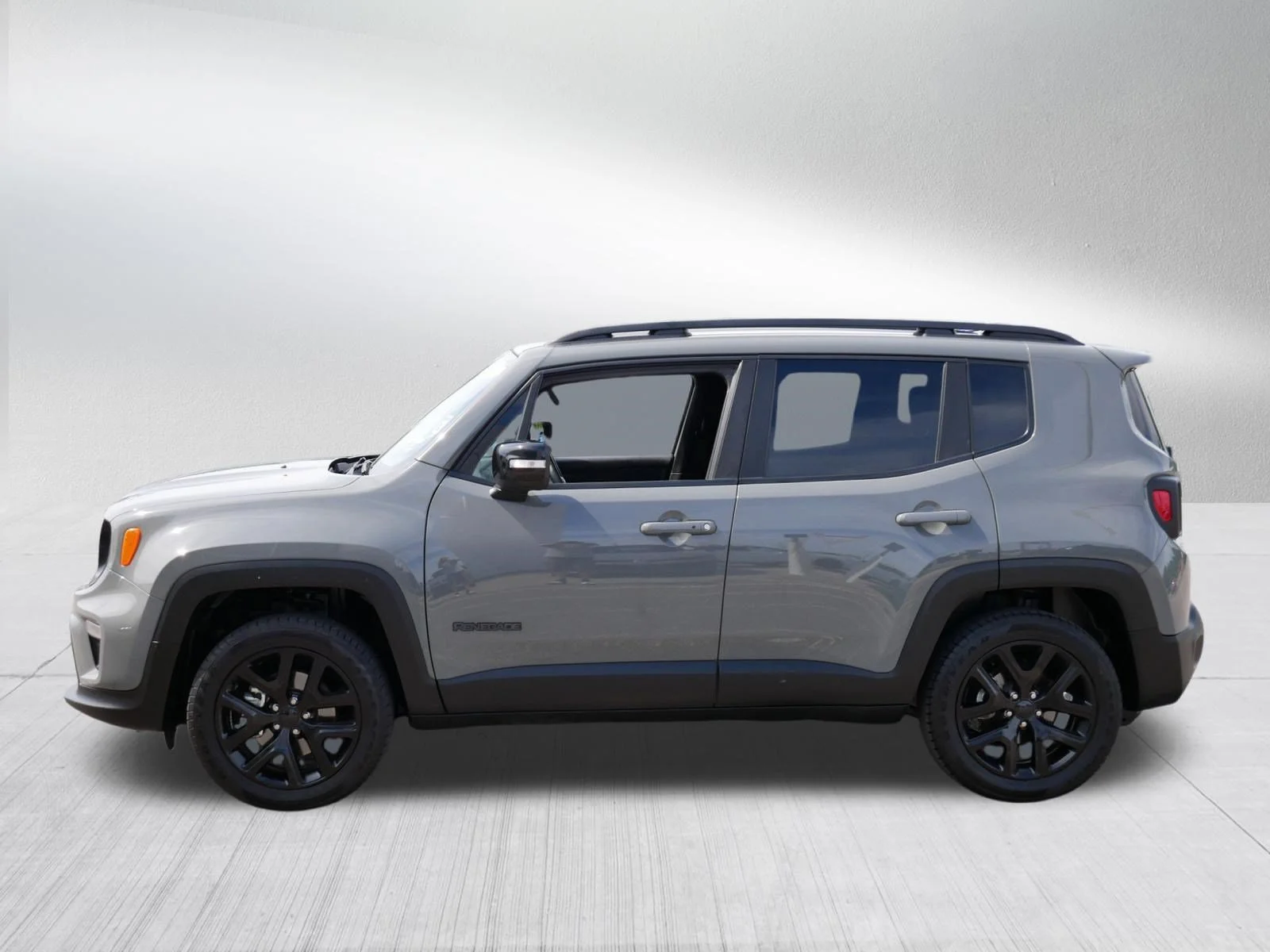 Used 2022 Sting-Gray Clearcoat Jeep Altitude image 4