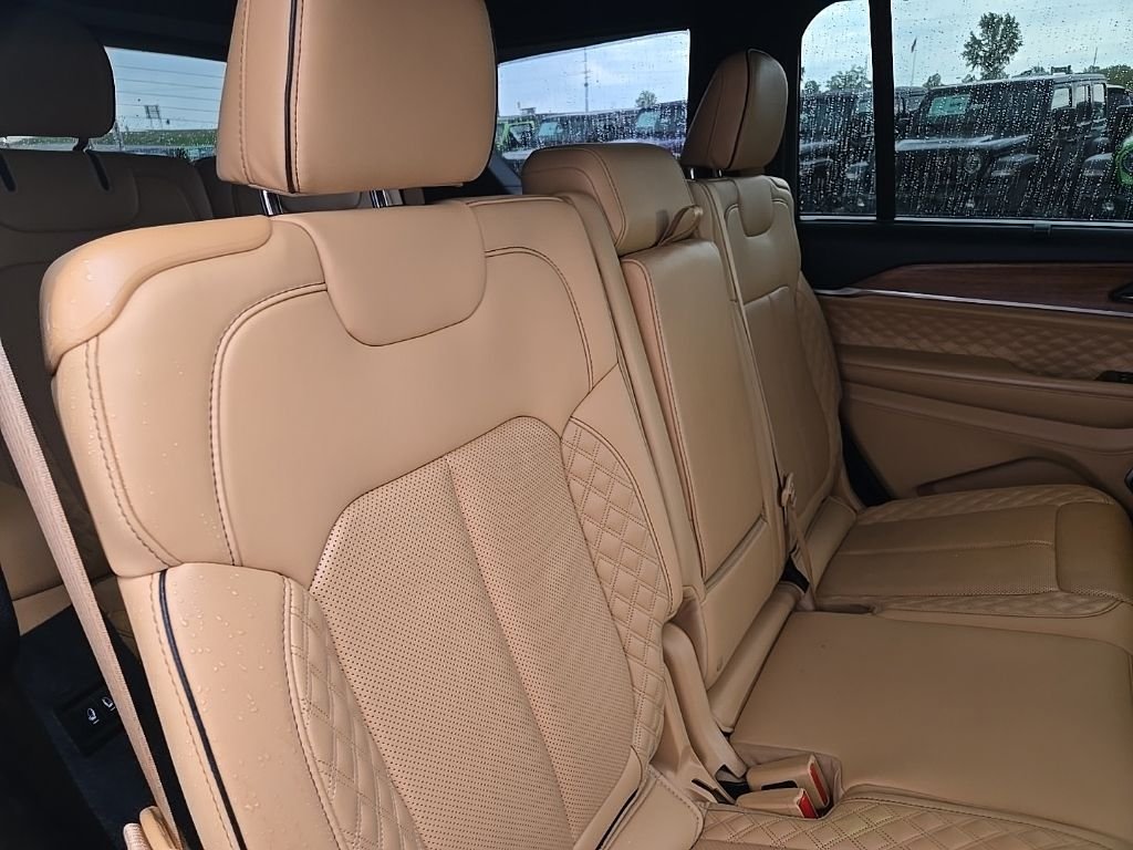 Used 2024 Black Jeep Summit image 94