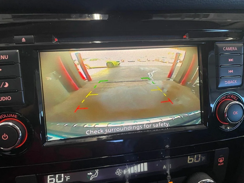 Used 2022 Gray Nissan SV image 8