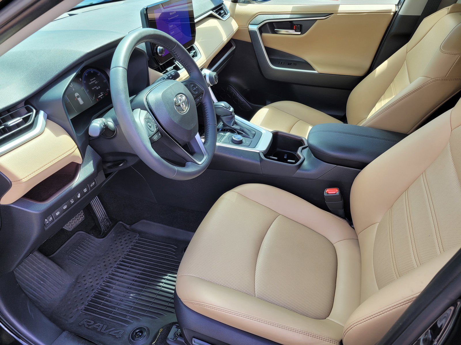 Used 2024  Toyota Hybrid Limited image 15