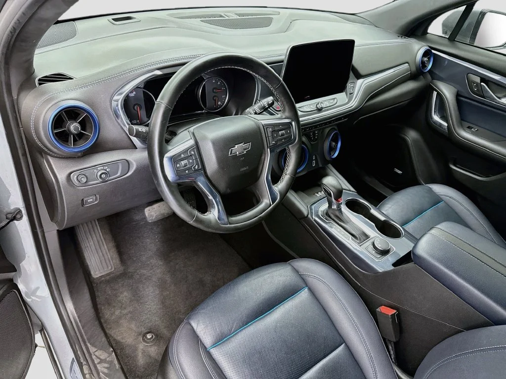 Used 2023 Gray Chevrolet RS image 9