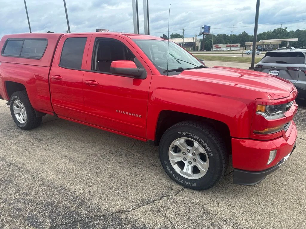 Used 2017 Red Chevrolet LT image 6