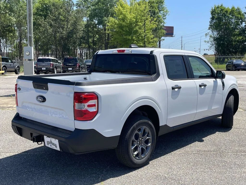 New 2026 White Ford XLT image 3
