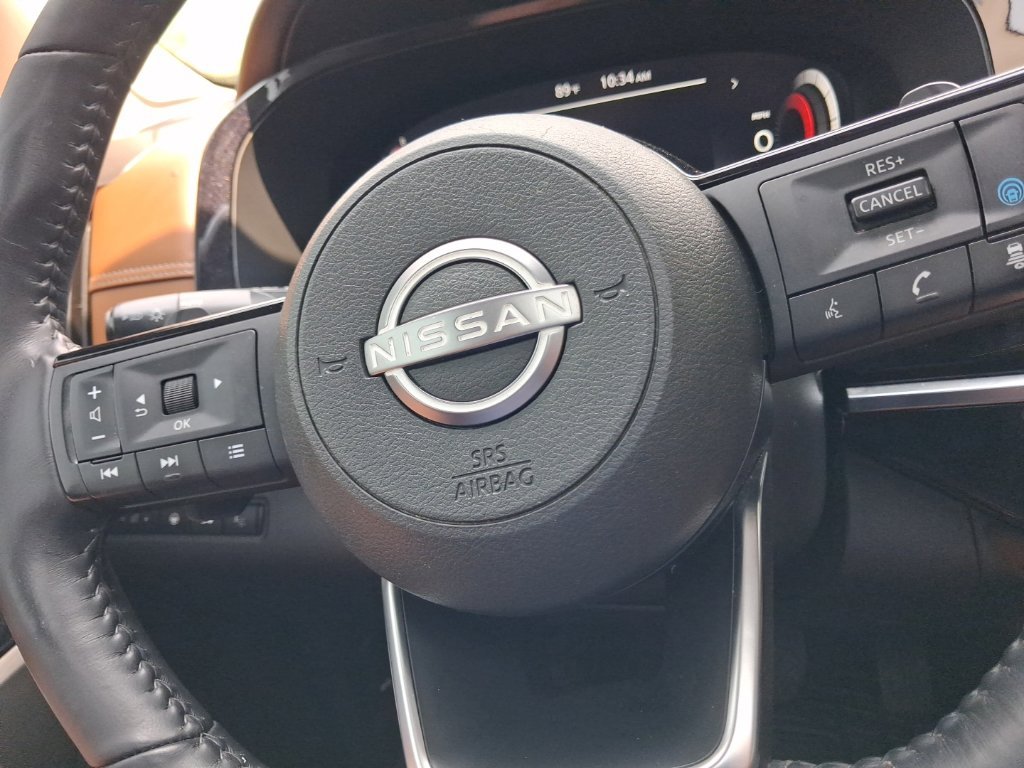 Used 2023 White Nissan Platinum image 23
