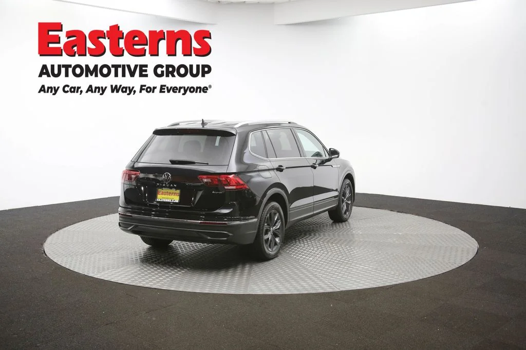 Used 2022 Black Volkswagen 2.0T SE image 38