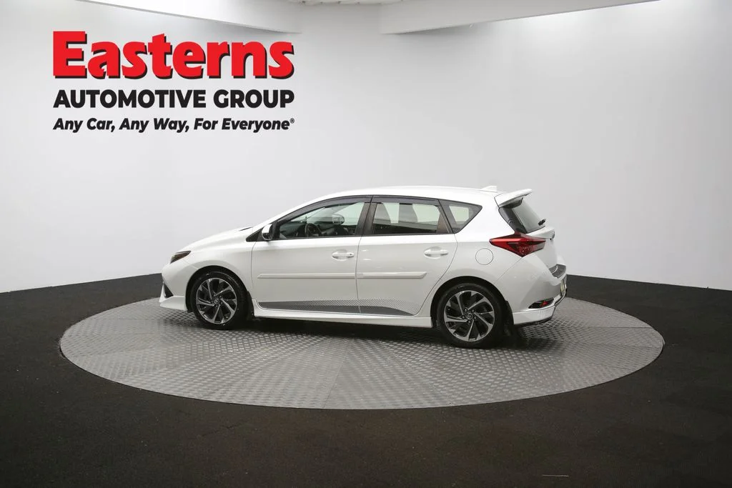 Used 2018 White Toyota Base image 57