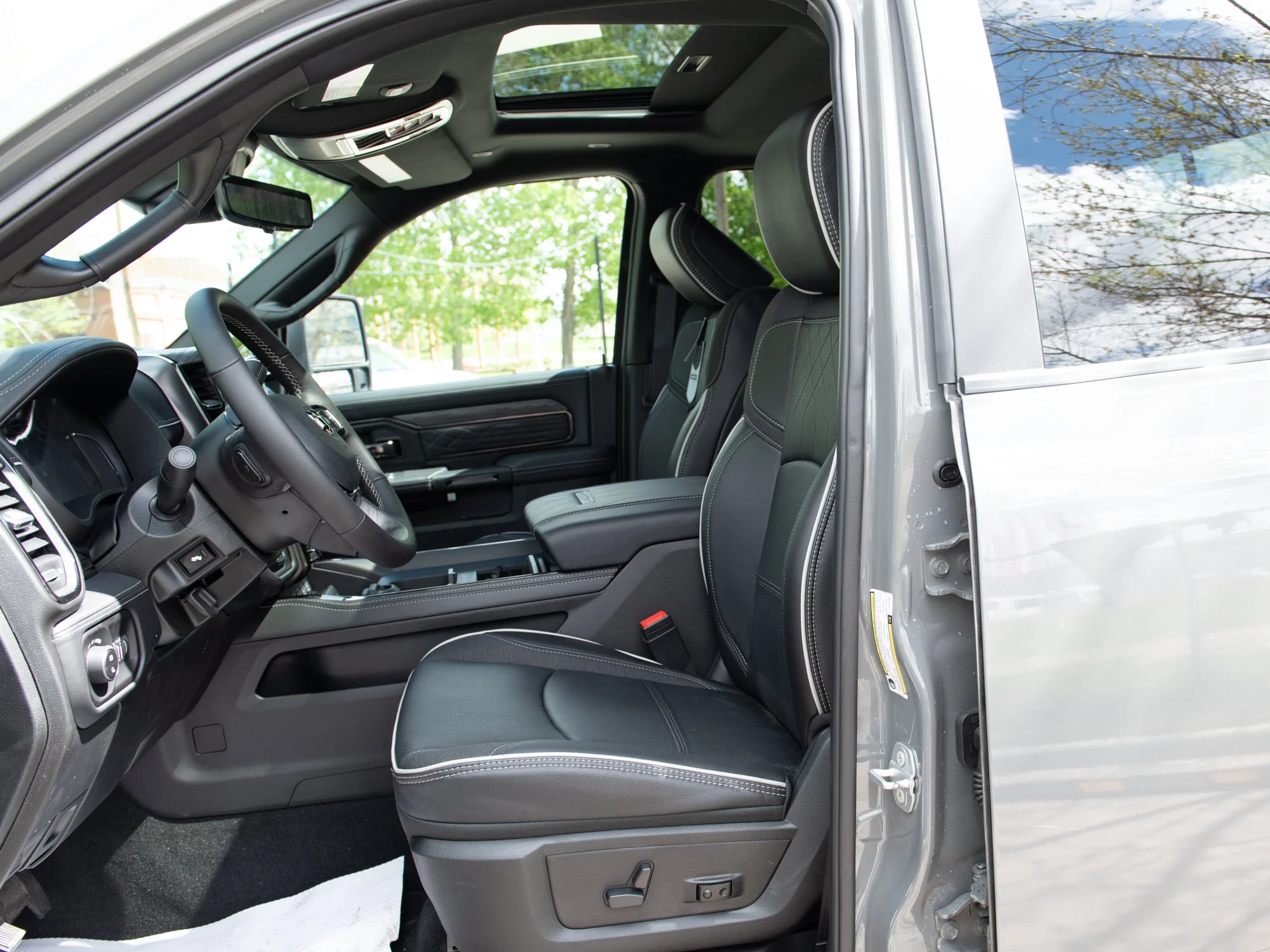 New 2026 Grey RAM Limited* image 25