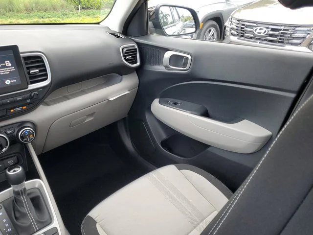 2025 Hyundai Venue SEL - Photo 11