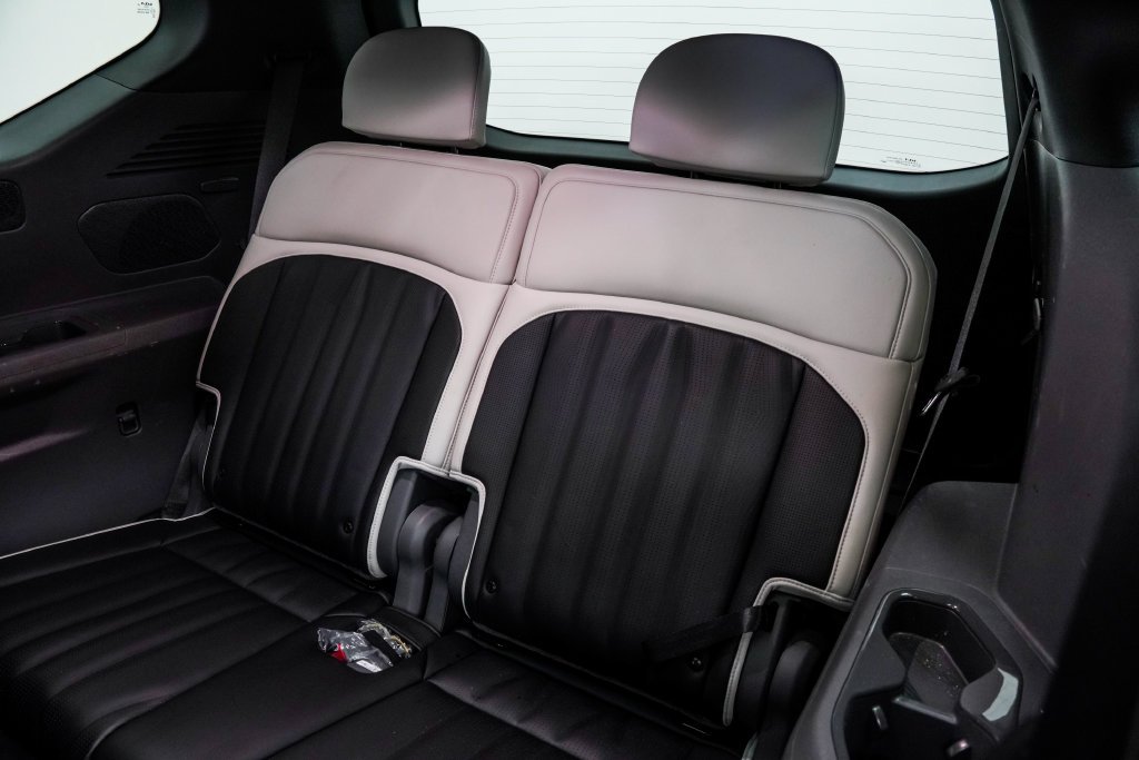Used 2024 White Kia GT-Line image 18
