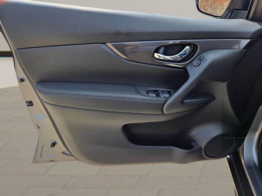 Used 2019 Gray Nissan SV image 17