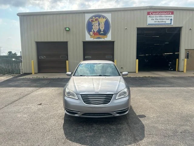 Used 2014 Billet Silver Metallic Clearcoat Chrysler LX image 8