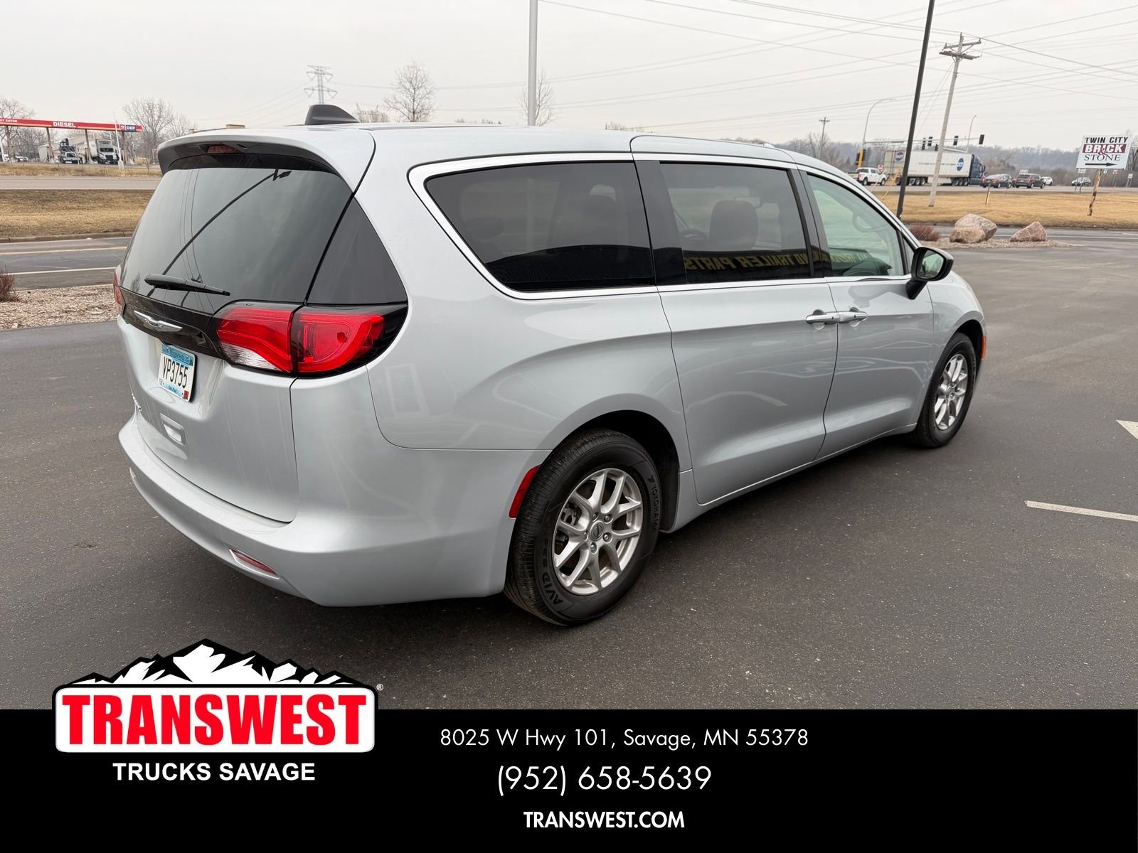 Used 2024 Silver Chrysler LX image 5