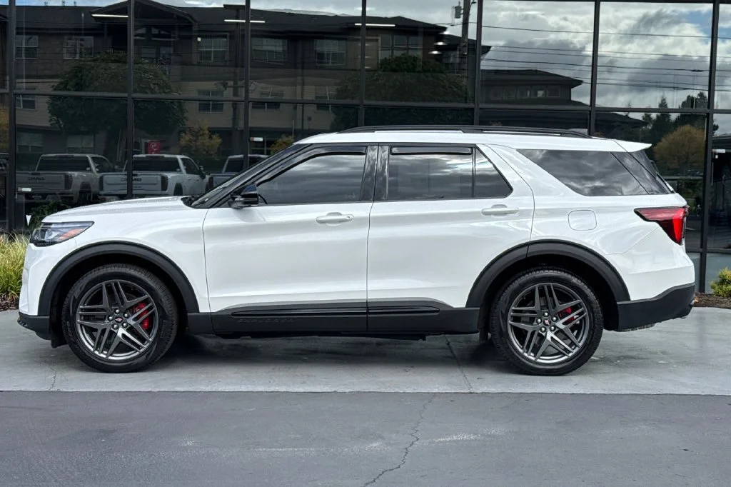 2025 Ford Explorer ST - Photo 7