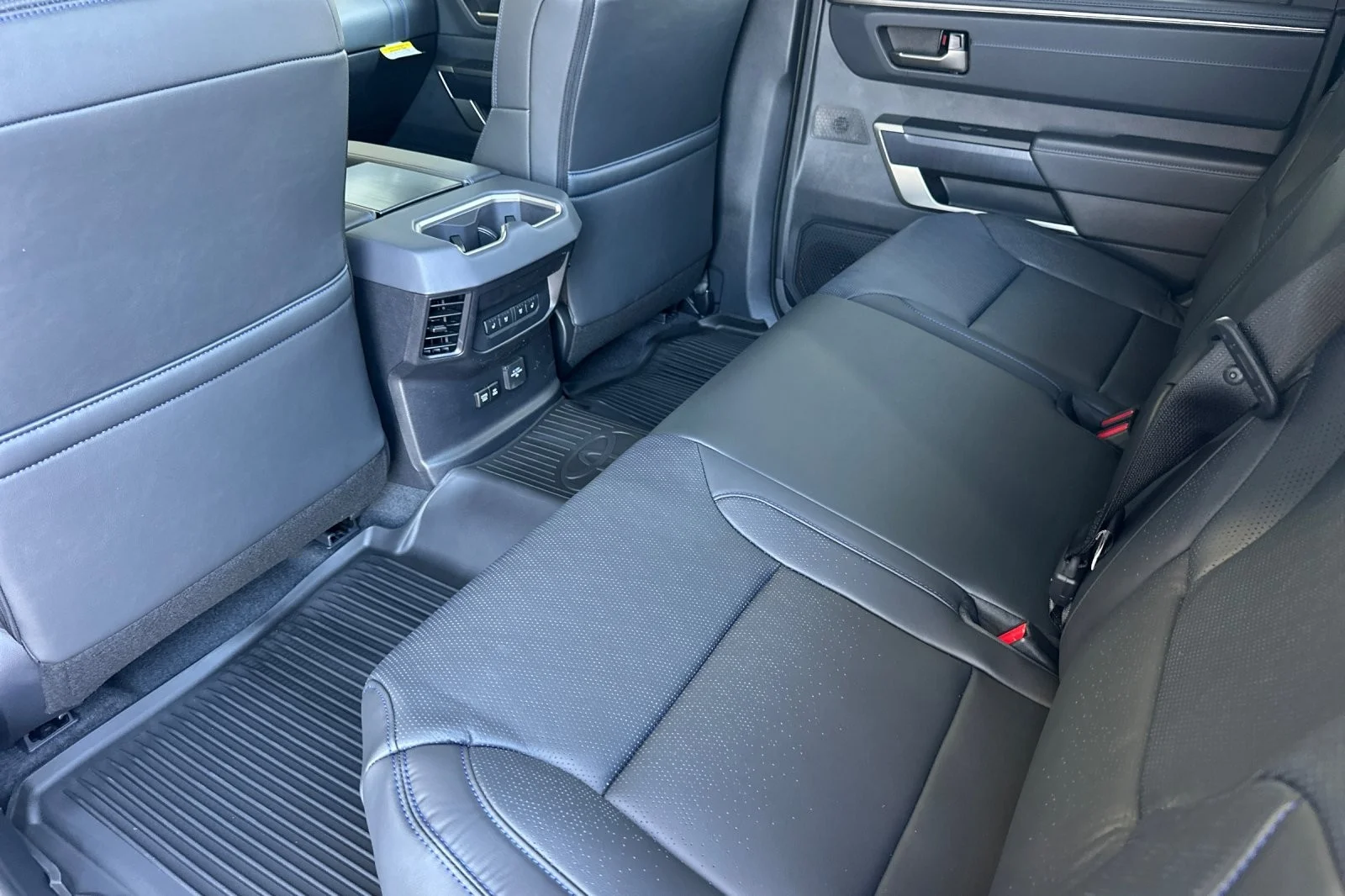 New 2026 Wind Chill Pearl <sup>1</sup> Toyota Tundra Platinum image 11