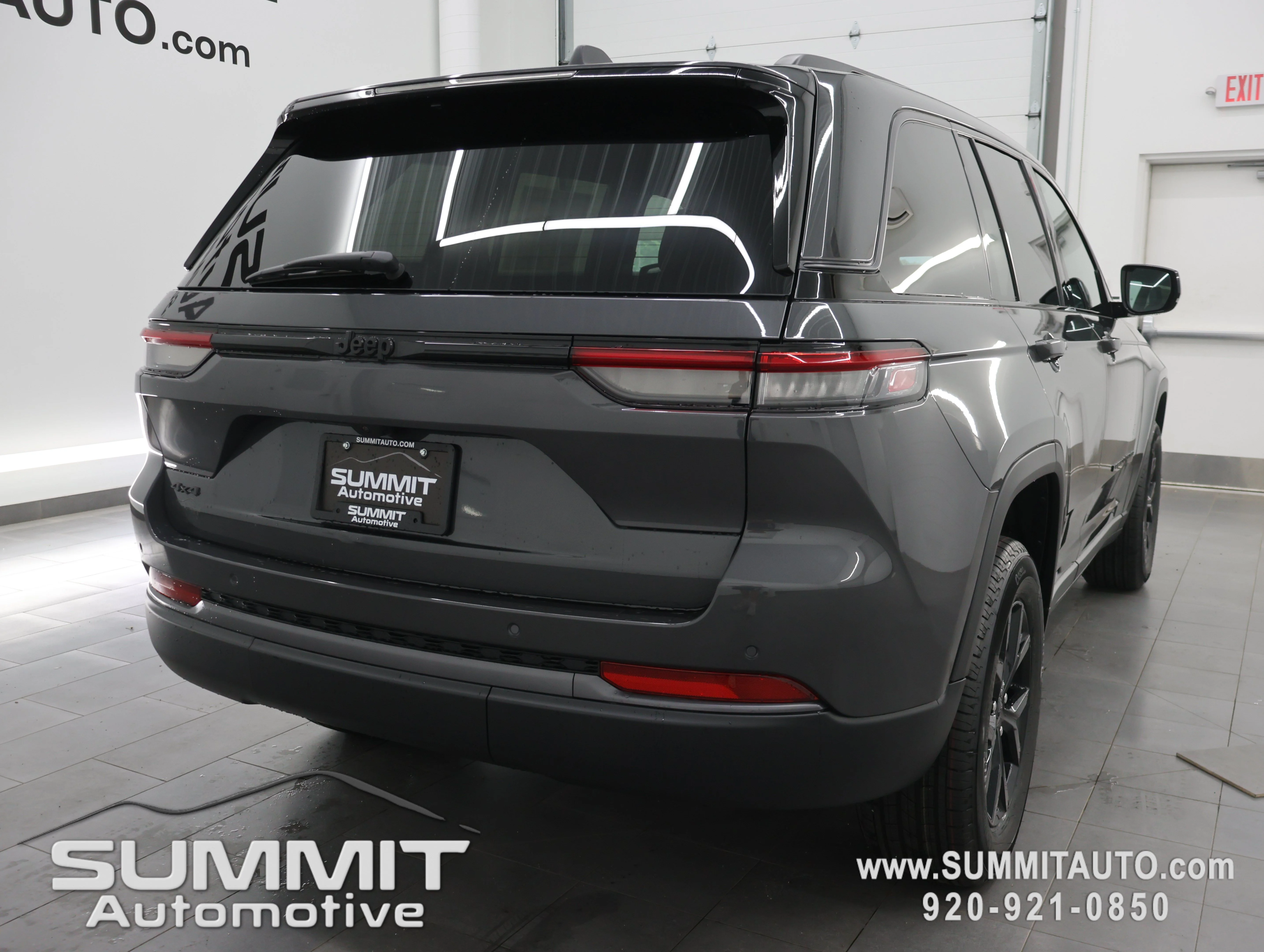 New 2026 Baltic Gray Metallic Clearcoat Jeep Altitude image 5