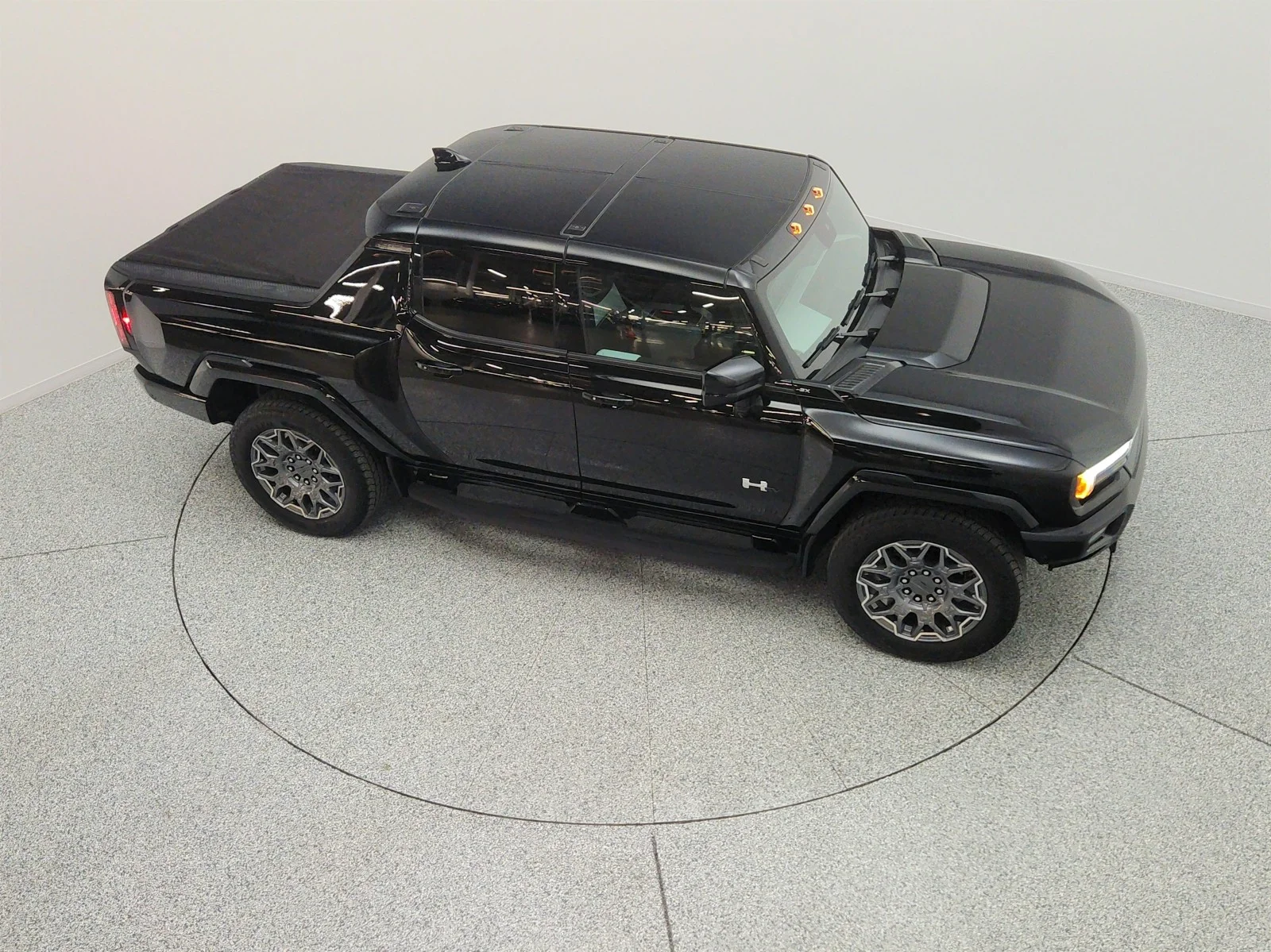 Used 2025 Void Black GMC e4WD Crew Cab 3X image 25