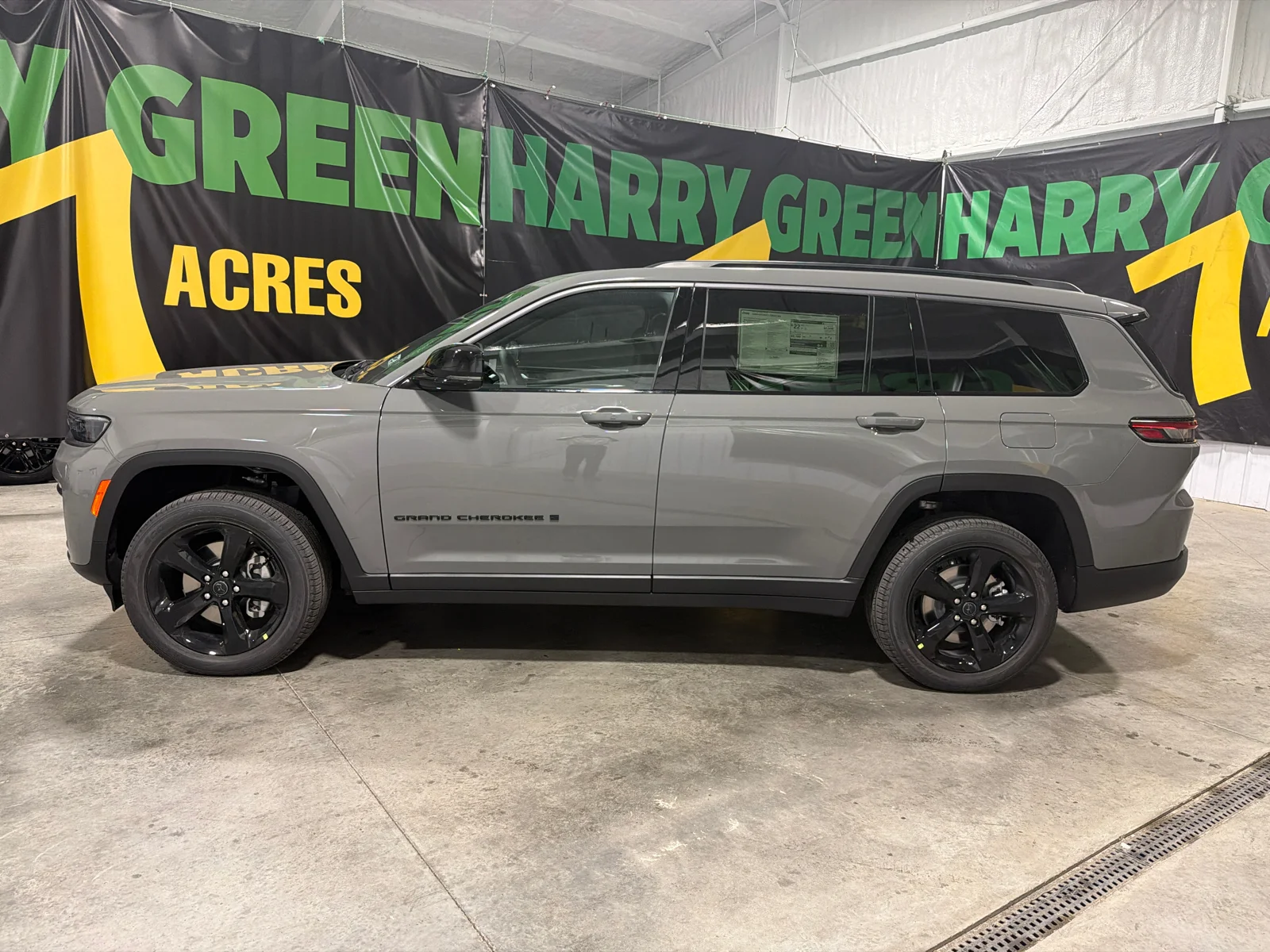 New 2027 Sting-Gray Clearcoat Jeep Limited image 3
