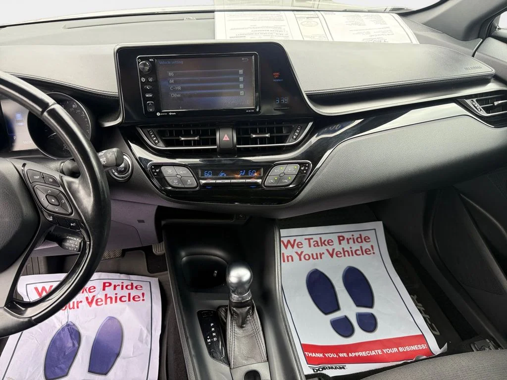Used 2018 Silver Toyota XLE Premium image 11