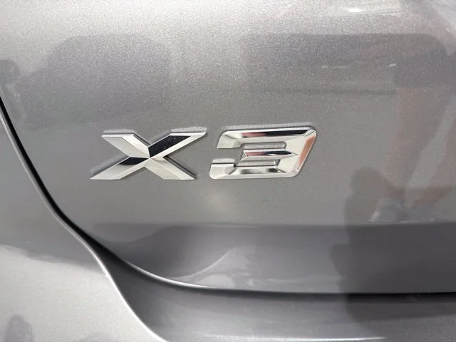 Used 2024 Gray BMW xDrive30i image 10