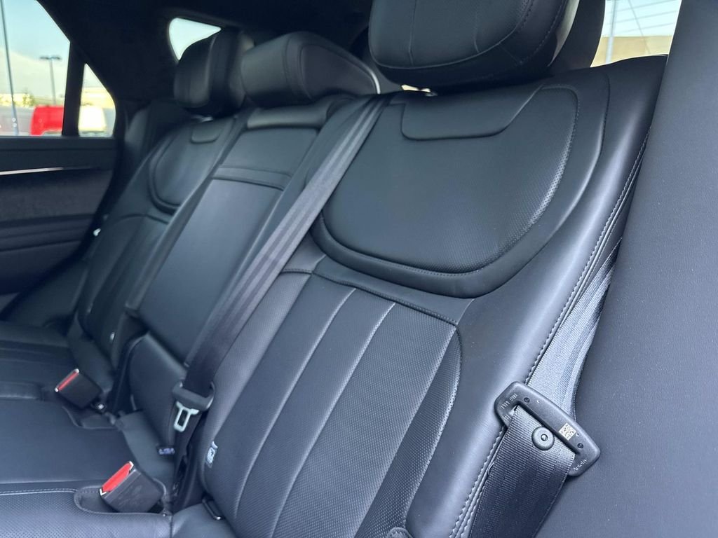 Used 2025 Fuji White Land Rover Autobiography image 15