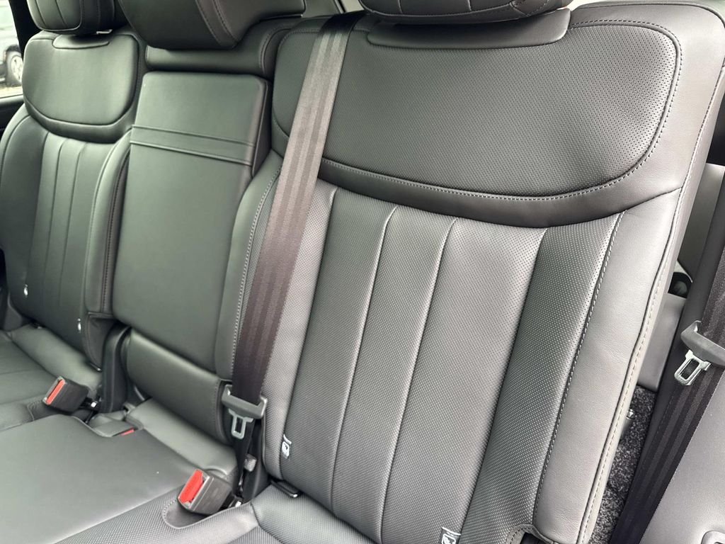 New 2026 Santorini Black Land Rover SE image 15