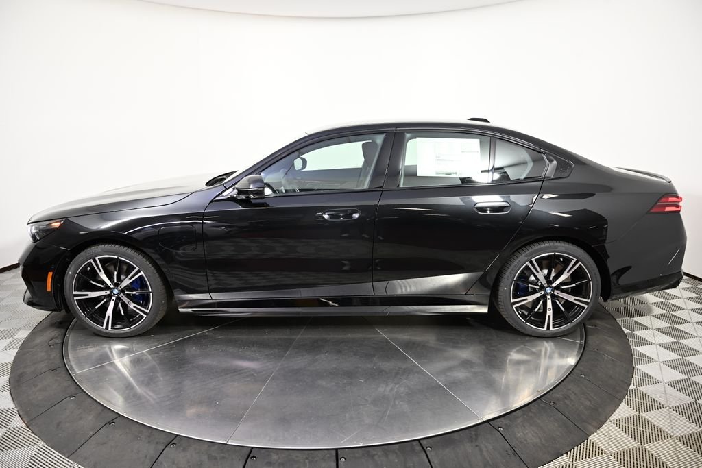 New 2027 Black Sapphire Metallic BMW 550e xDrive image 2
