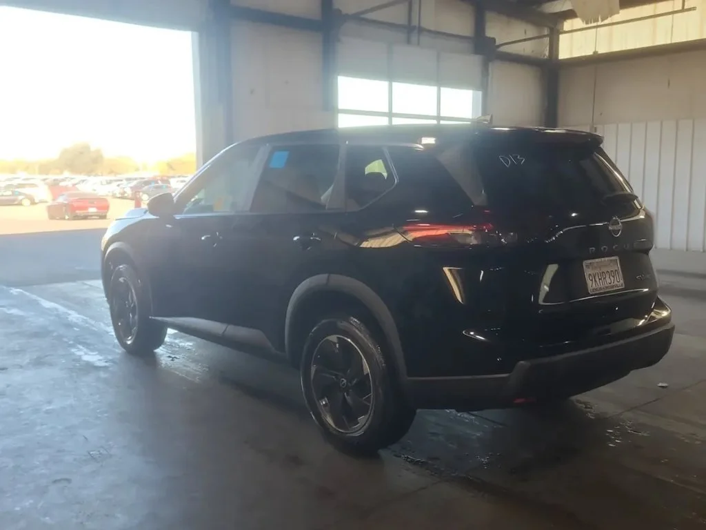 Used 2024 Super Black Nissan SV image 3