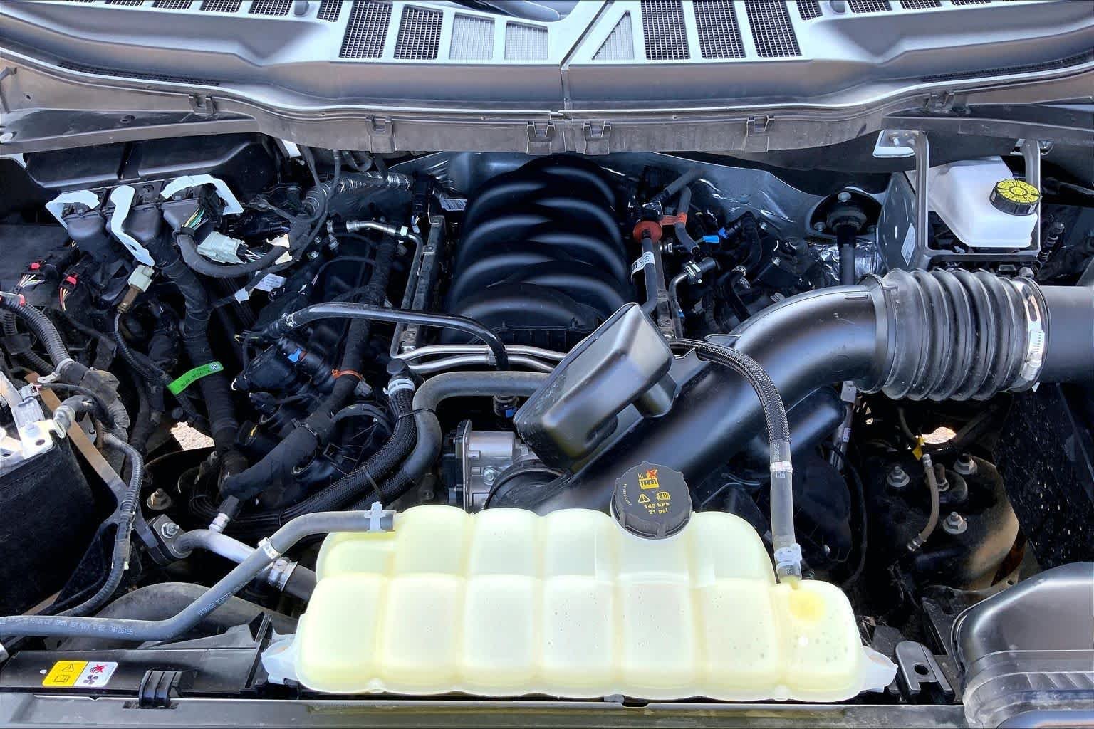 Used 2025 Oxford White Ford XLT image 32