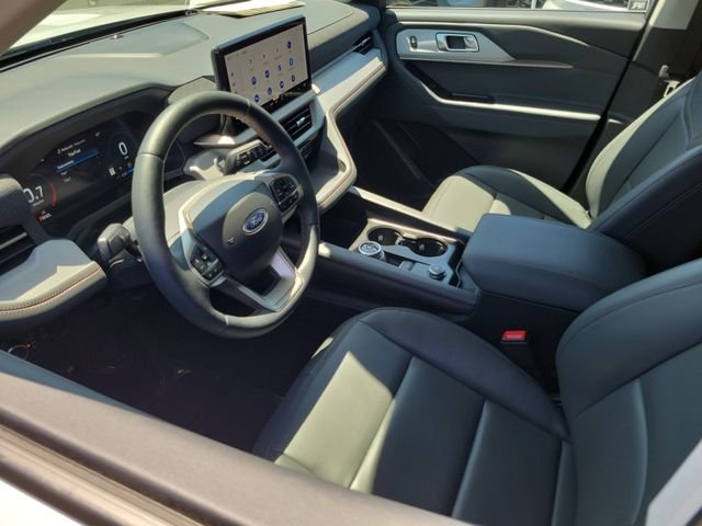 Used 2026 Star White Ford Active image 3