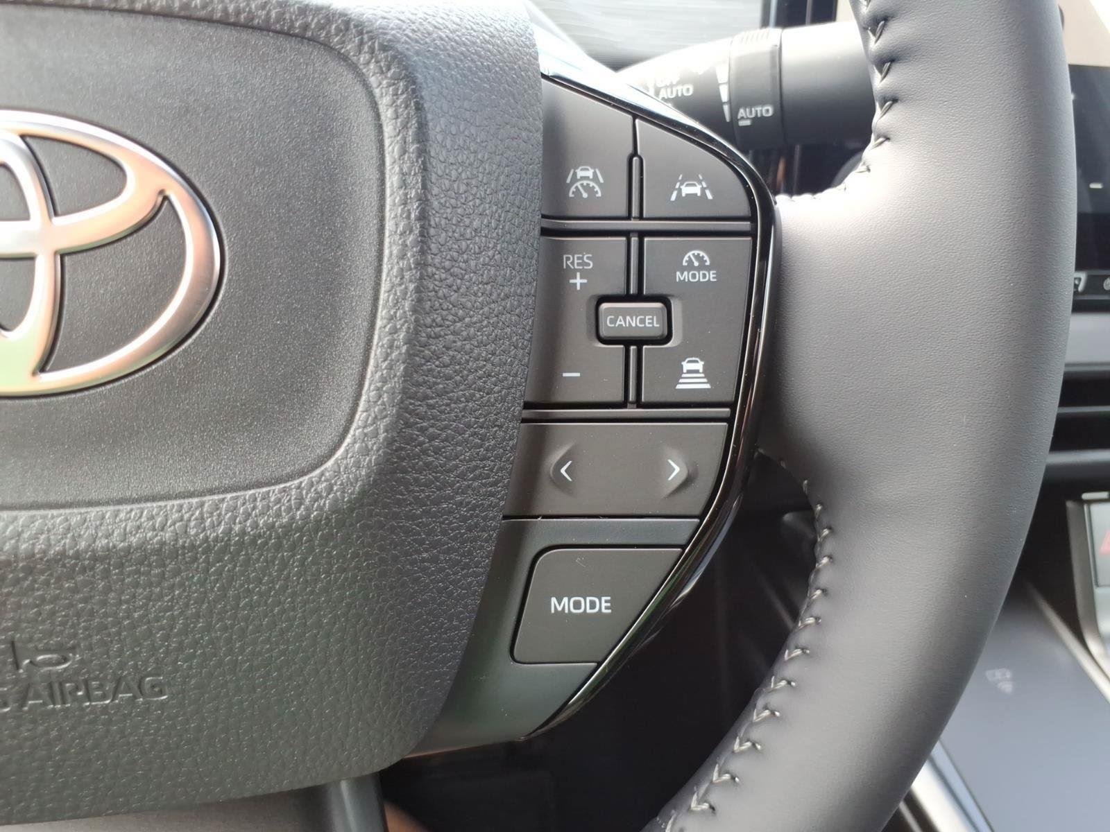 New 2026 Wind Chill Pearl with Midnight Black Metallic roof Toyota XSE image 17
