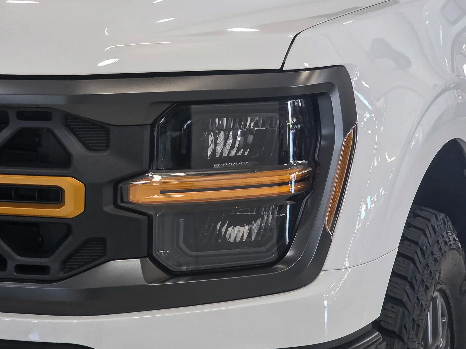 New 2025 Oxford White Ford Tremor® image 14