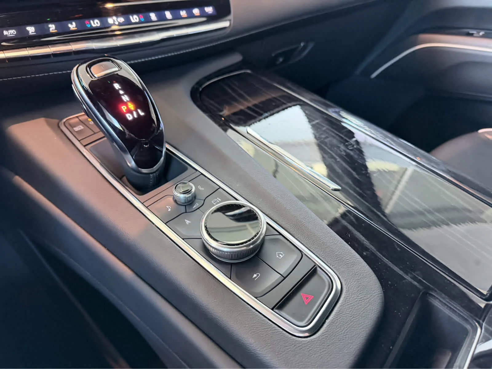 Used 2021 SATIN STEEL METALLIC Cadillac Sport image 17