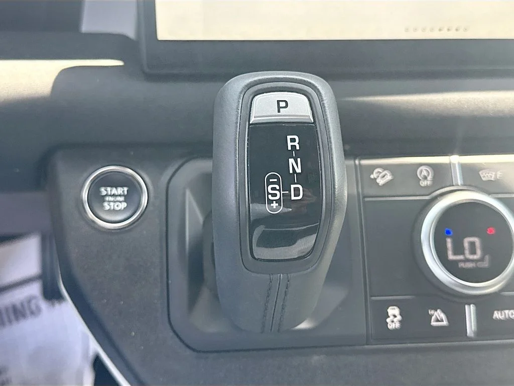 Used 2025  Land Rover S image 18
