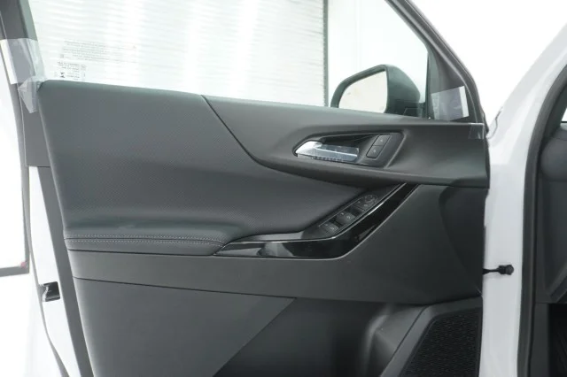 New 2027 Summit White Chevrolet LT image 13